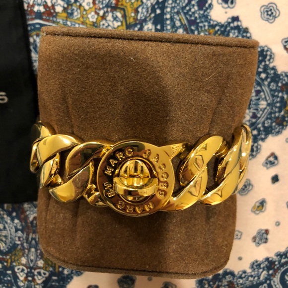 Marc Jacobs gold turnlock chain link bracelet - Picture 2 of 8